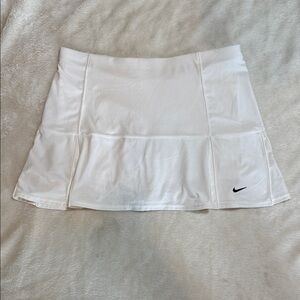 Nike dri fit pleated White Athletic Skirt size Medium